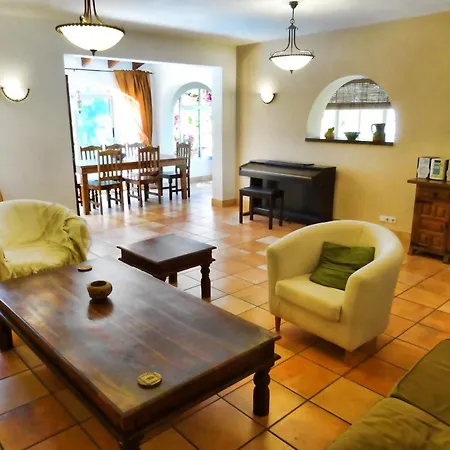 Gabriel Villa *